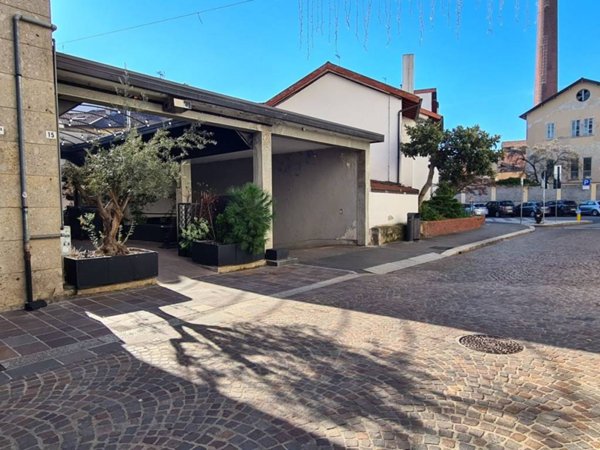 negozio in vendita a Legnano