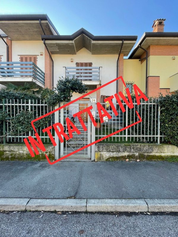 casa indipendente in vendita a Legnano