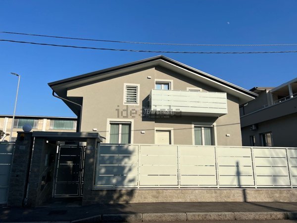 casa indipendente in vendita a Legnano