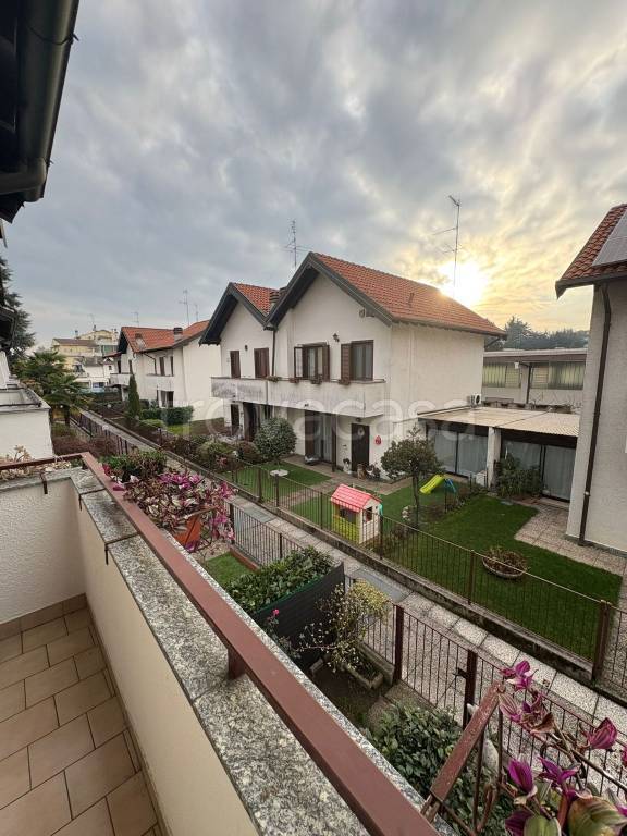 casa indipendente in vendita a Legnano