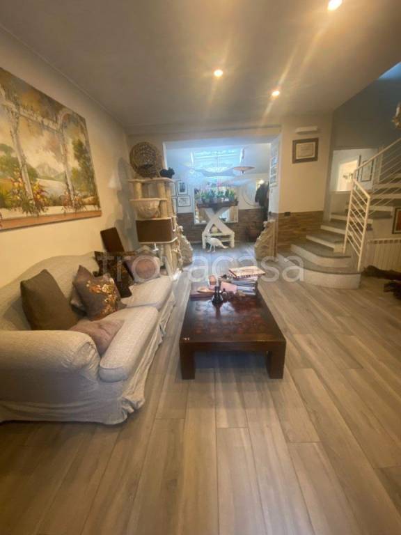 casa indipendente in vendita a Legnano