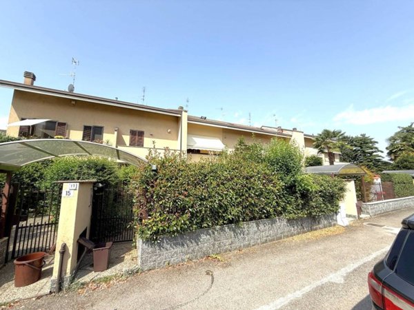 casa indipendente in vendita a Legnano