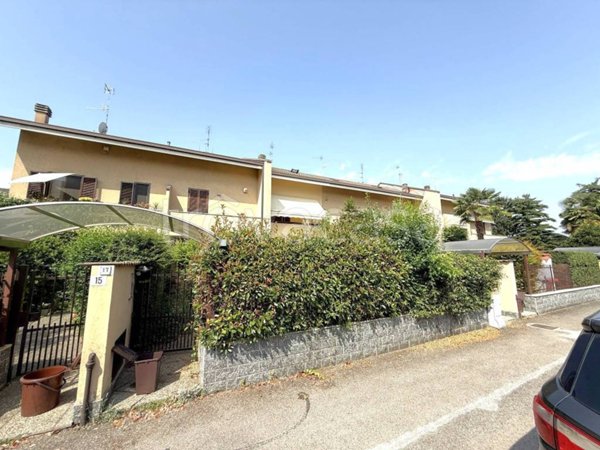 casa indipendente in vendita a Legnano