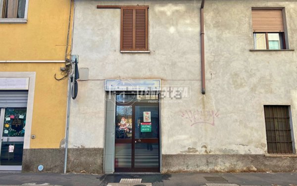 negozio in vendita a Legnano