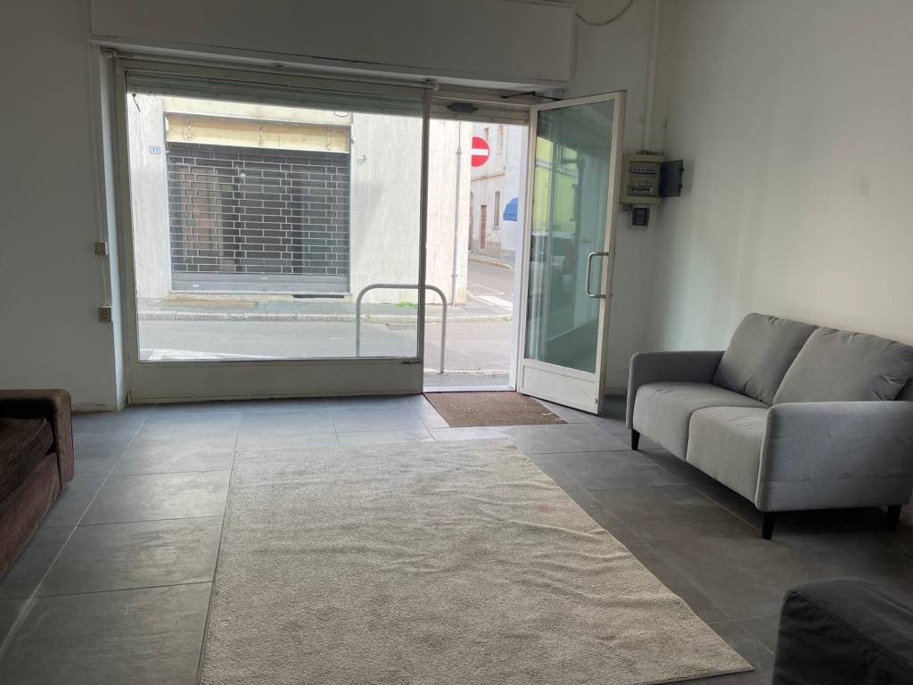 negozio in vendita a Legnano