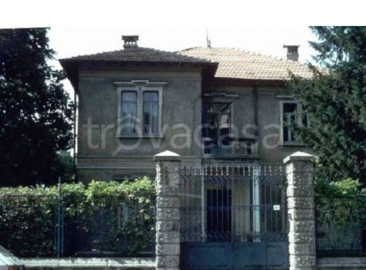 casa indipendente in vendita a Legnano