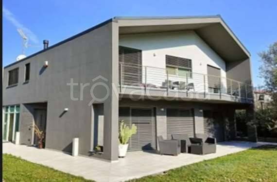 casa indipendente in vendita a Legnano