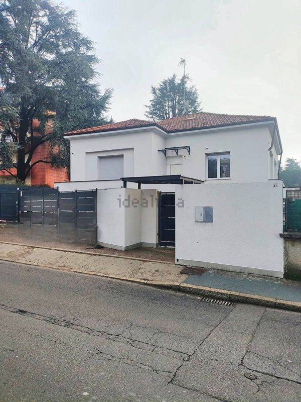 casa indipendente in vendita a Legnano