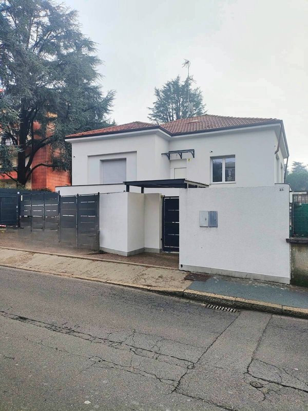 casa indipendente in vendita a Legnano