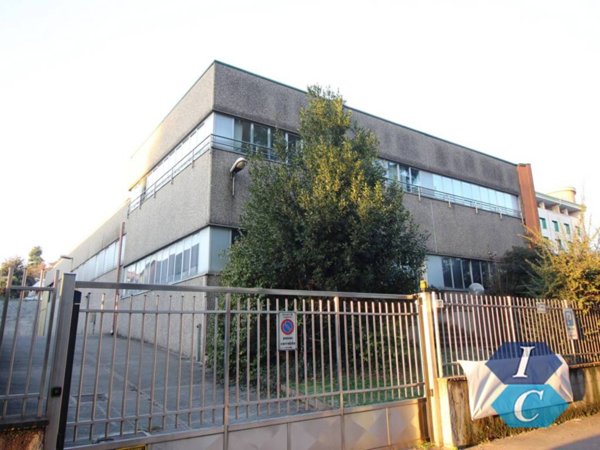 locale commerciale in vendita a Legnano