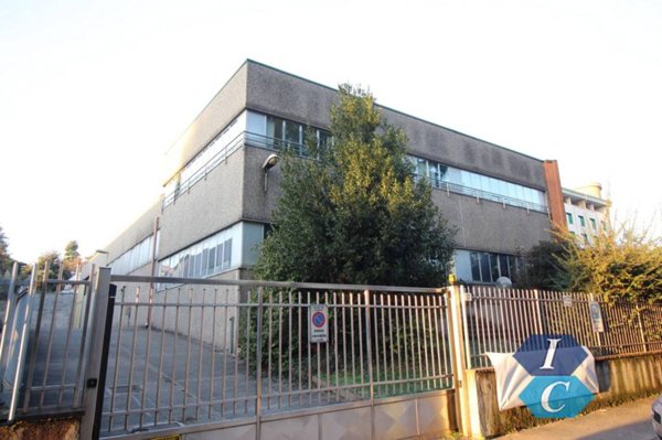 locale commerciale in vendita a Legnano