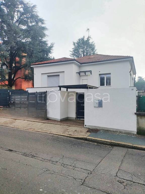 casa indipendente in vendita a Legnano