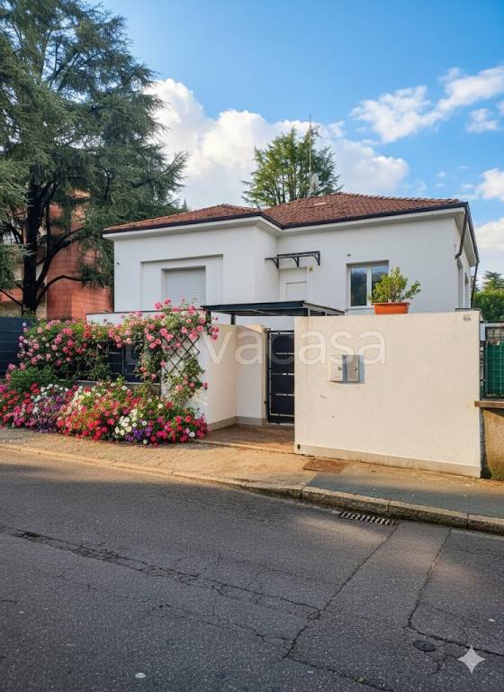 casa indipendente in vendita a Legnano