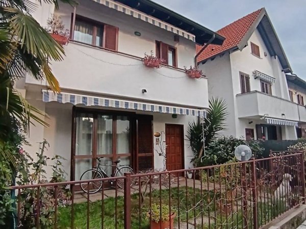 casa indipendente in vendita a Legnano