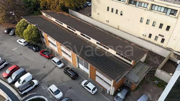 locale commerciale in vendita a Legnano