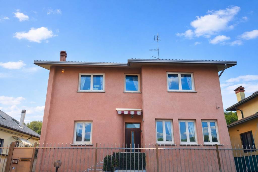 casa indipendente in vendita a Legnano