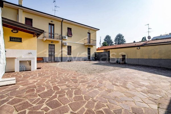 casa indipendente in vendita a Legnano