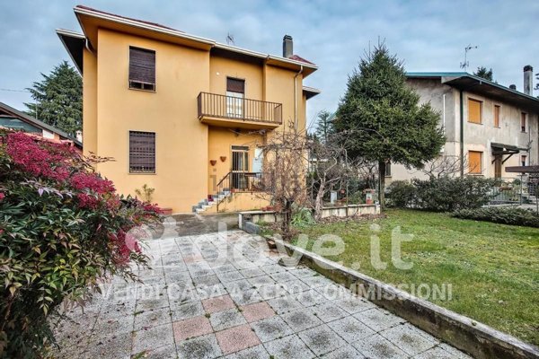 casa indipendente in vendita a Legnano