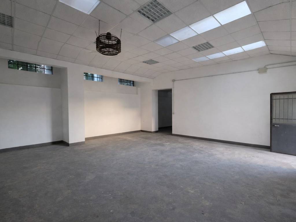 negozio in vendita a Legnano