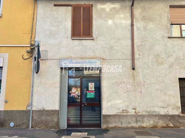 negozio in vendita a Legnano