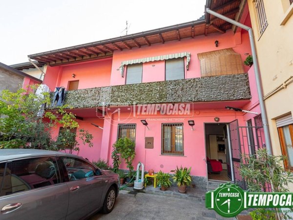 casa indipendente in vendita a Legnano