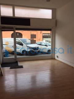 negozio in vendita a Legnano