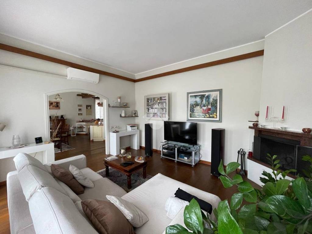 casa indipendente in vendita a Legnano