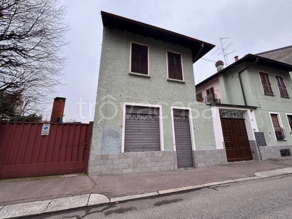 casa indipendente in vendita a Legnano
