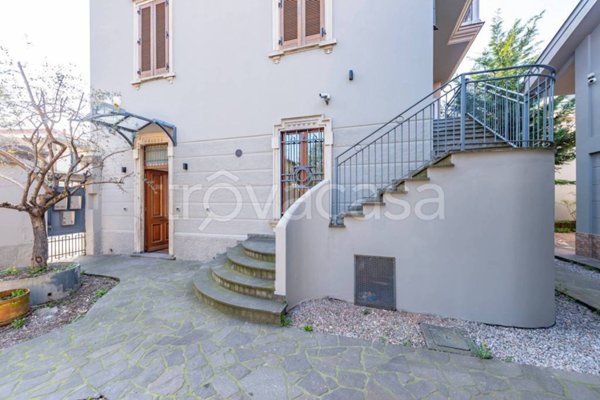 casa indipendente in vendita a Legnano