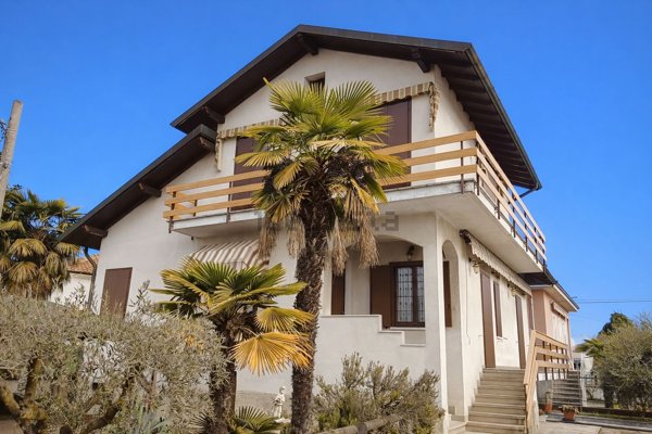 casa indipendente in vendita a Legnano