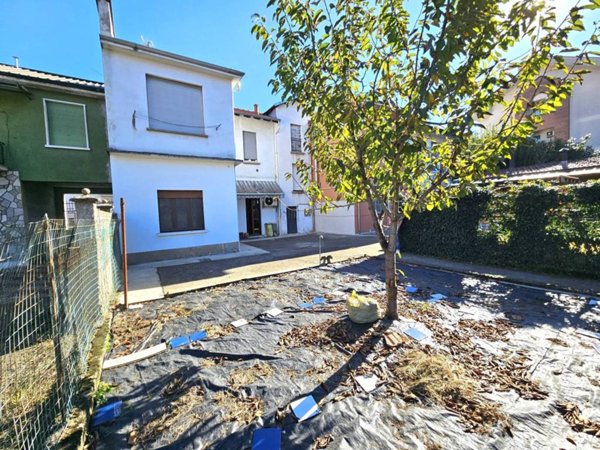 casa indipendente in vendita a Legnano