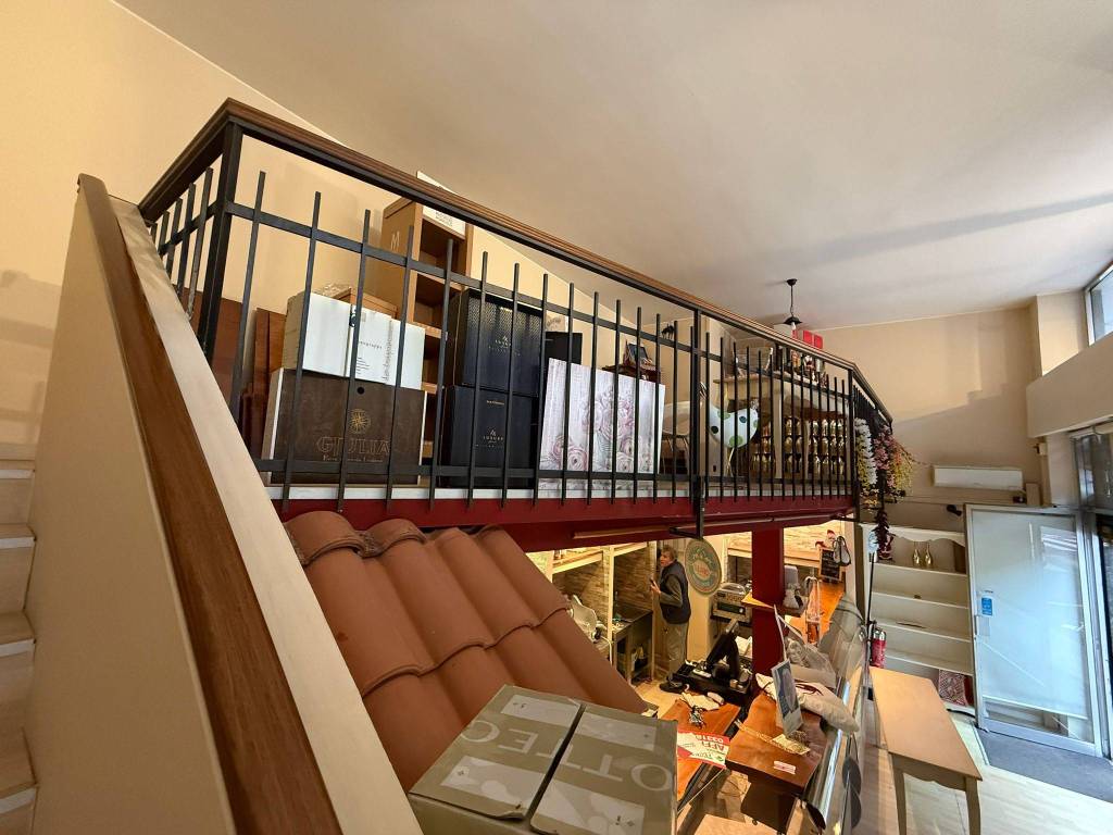 negozio in vendita a Legnano