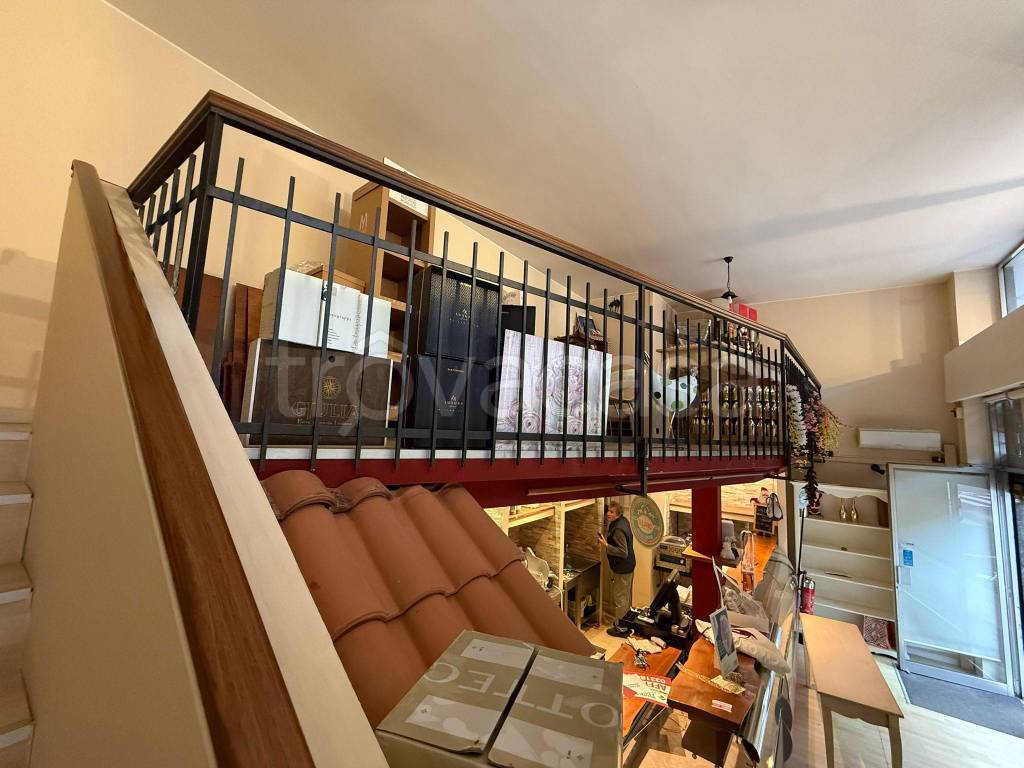 negozio in vendita a Legnano