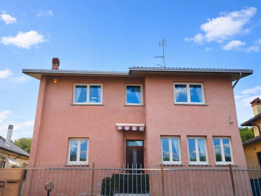 casa indipendente in vendita a Legnano