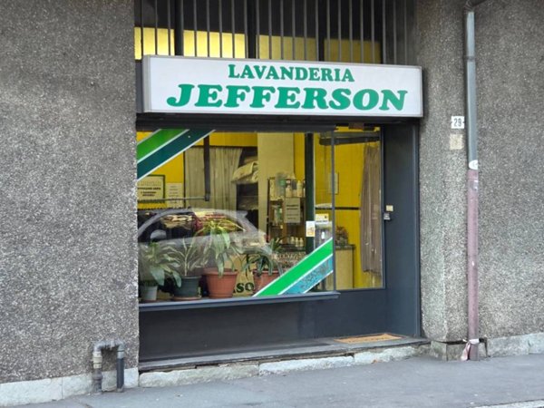 negozio in vendita a Legnano