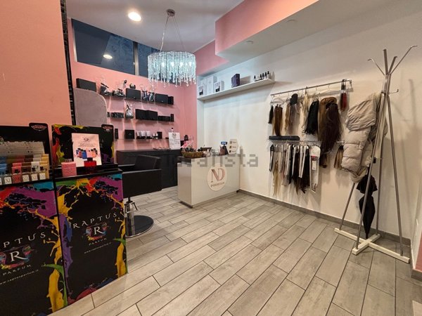 locale commerciale in vendita a Legnano