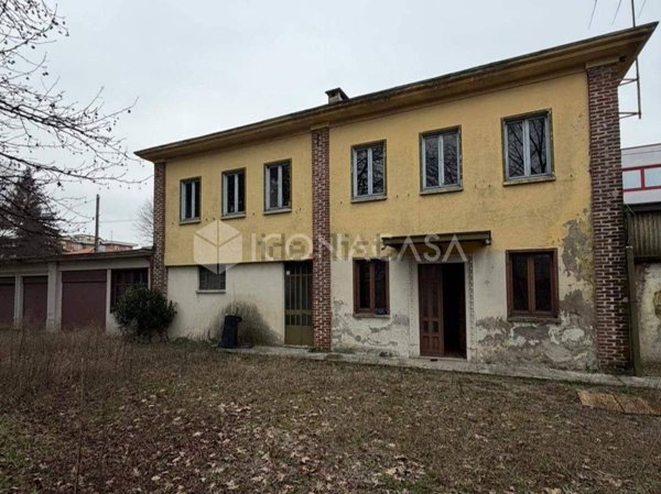 casa indipendente in vendita a Legnano