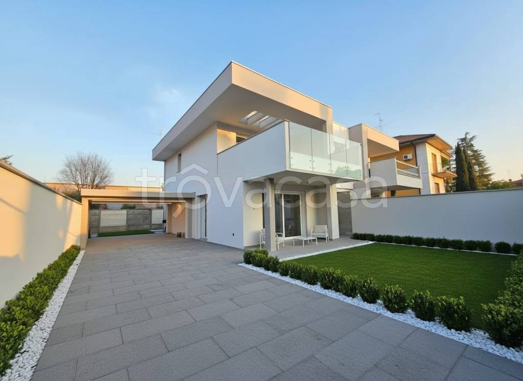 casa indipendente in vendita a Legnano