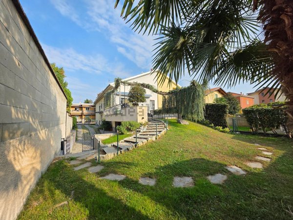 casa indipendente in vendita a Legnano
