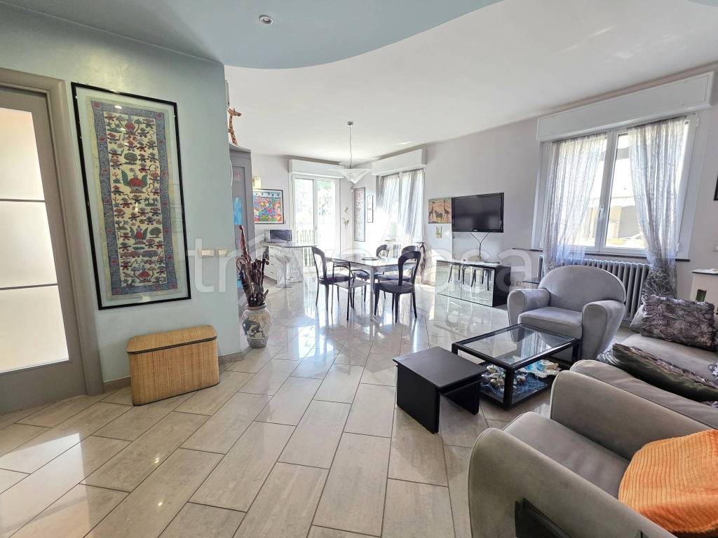 casa indipendente in vendita a Legnano