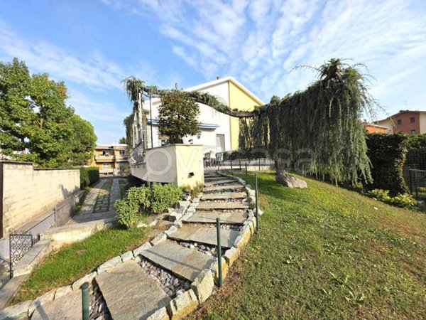 casa indipendente in vendita a Legnano