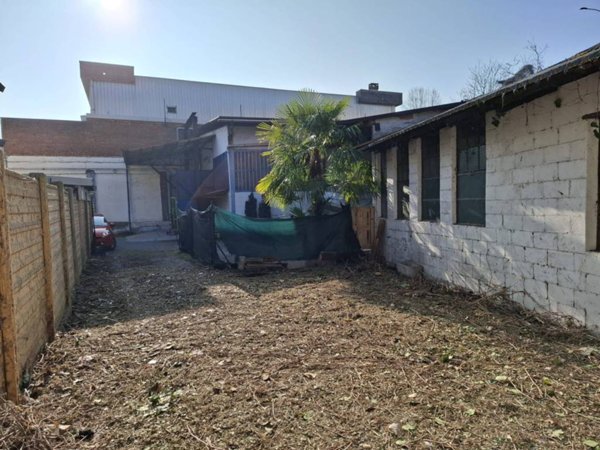 casa indipendente in vendita a Legnano