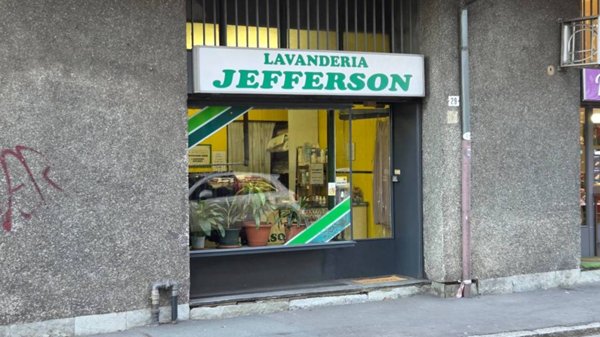 negozio in vendita a Legnano