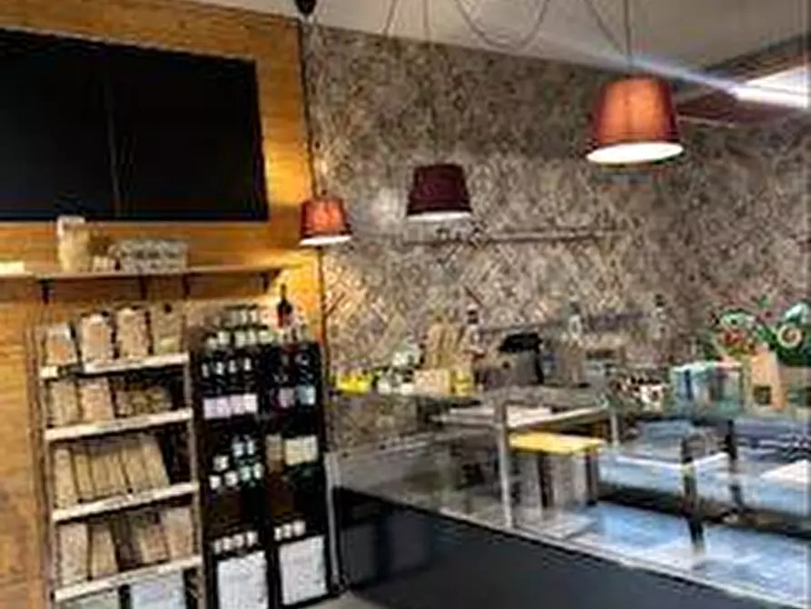 negozio in vendita a Legnano