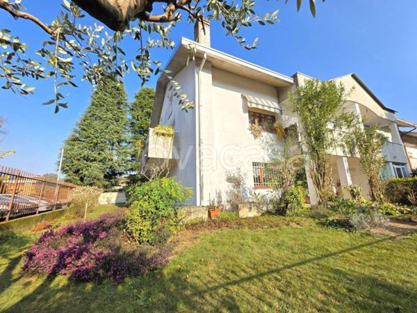 casa indipendente in vendita a Legnano