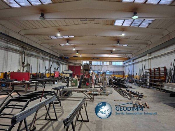 locale commerciale in vendita a Legnano