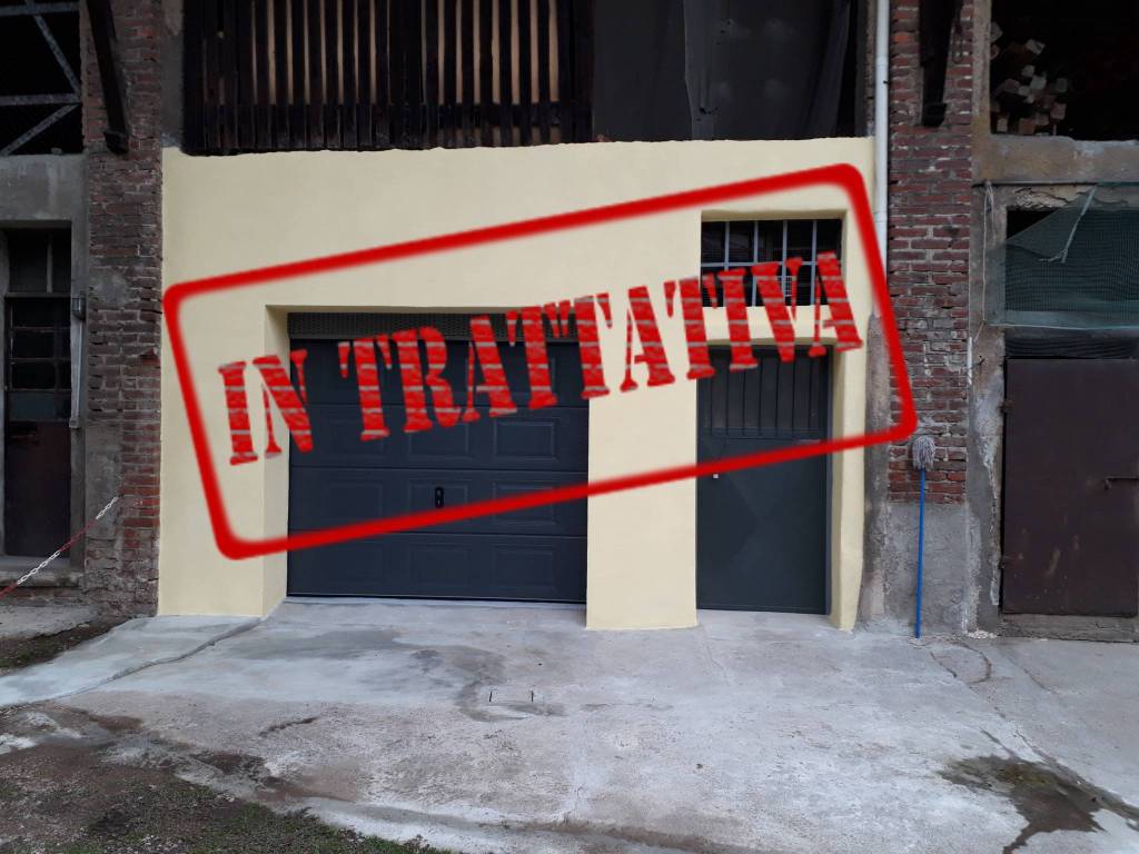 locale commerciale in vendita a Legnano