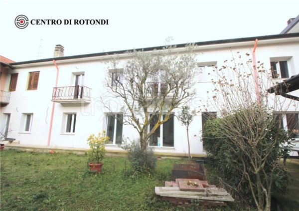 casa indipendente in vendita a Legnano
