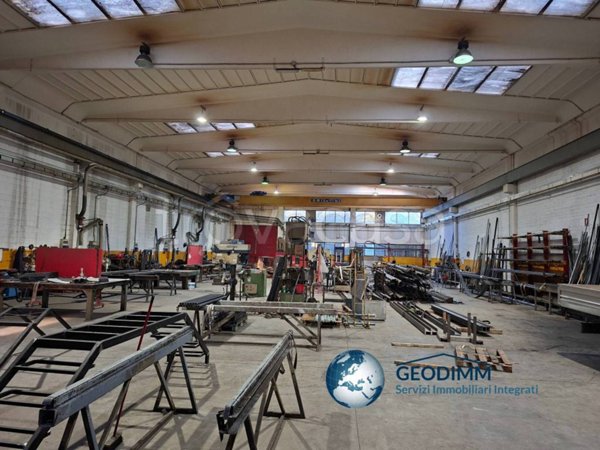 locale commerciale in vendita a Legnano
