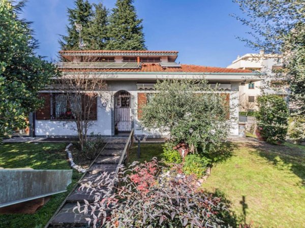 casa indipendente in vendita a Legnano